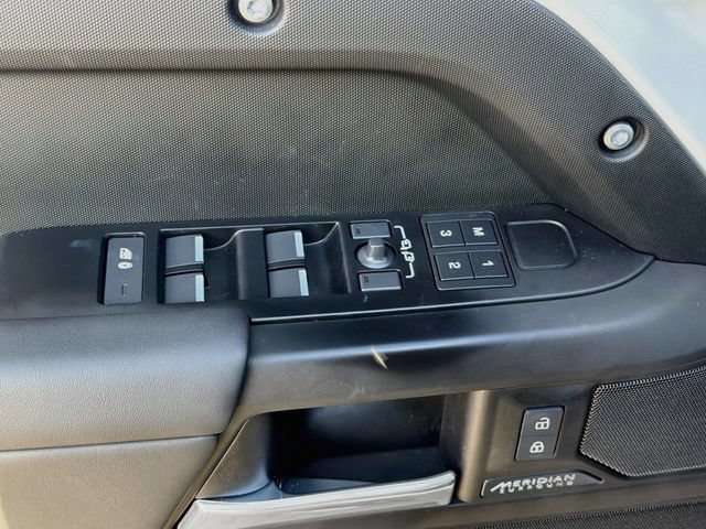Used 2025 Land Rover Defender 110 X-Dynamic SE AWD/4WD image 18