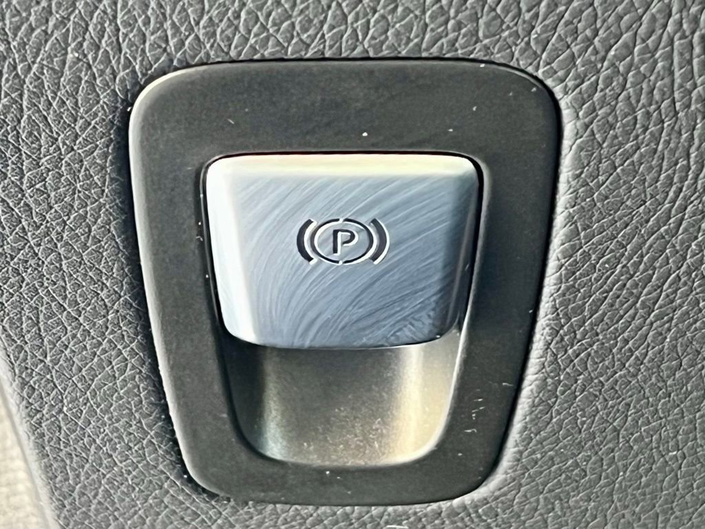 Certified 2021 Mercedes-Benz GLC 43 AMG 4MATIC image 35