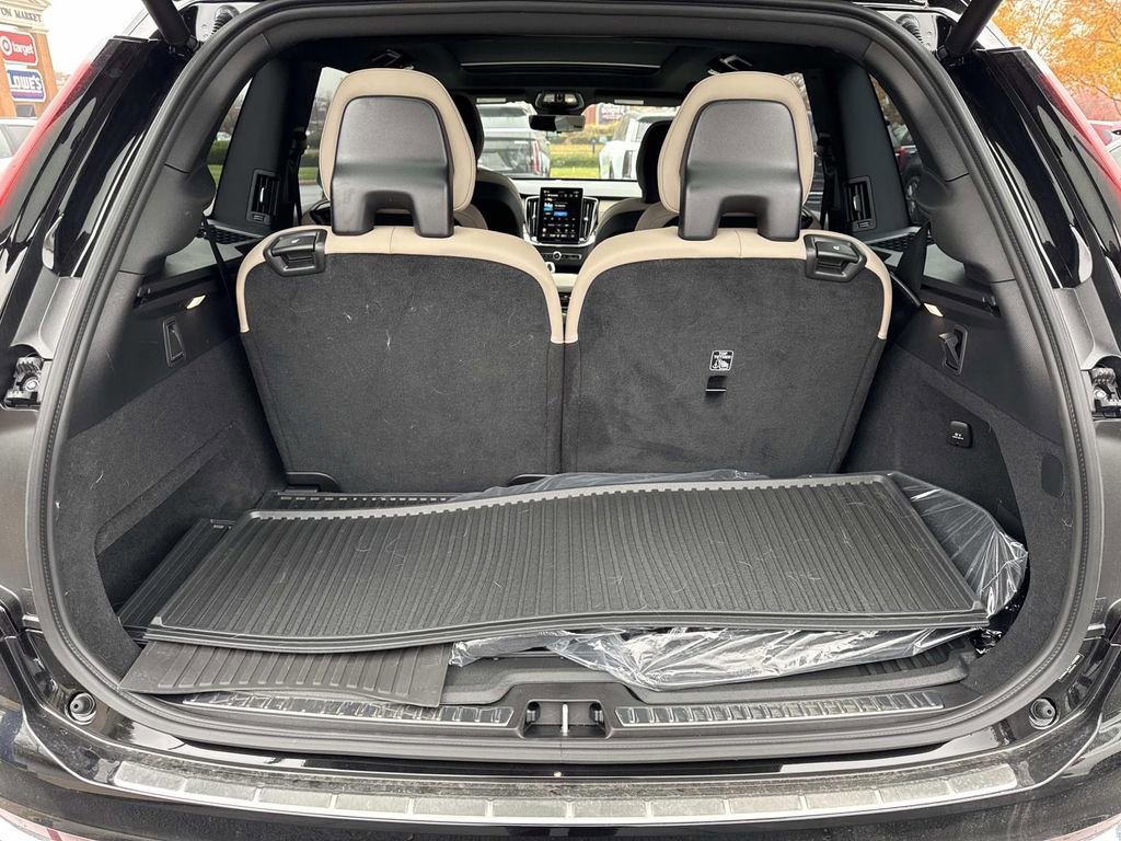 Used 2026 Volvo XC90 B6 Plus image 6
