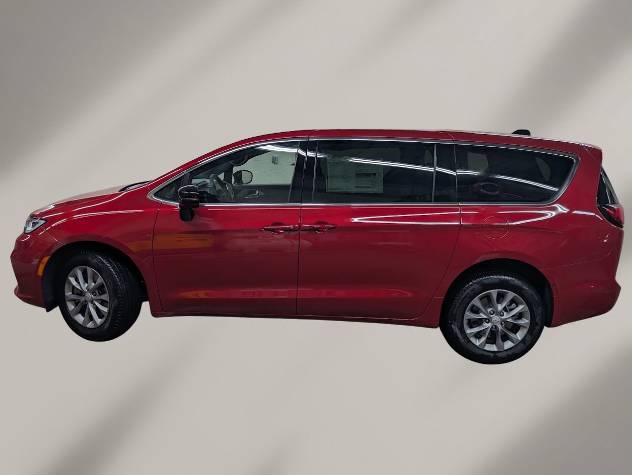 New 2026 Chrysler Pacifica Limited image 3