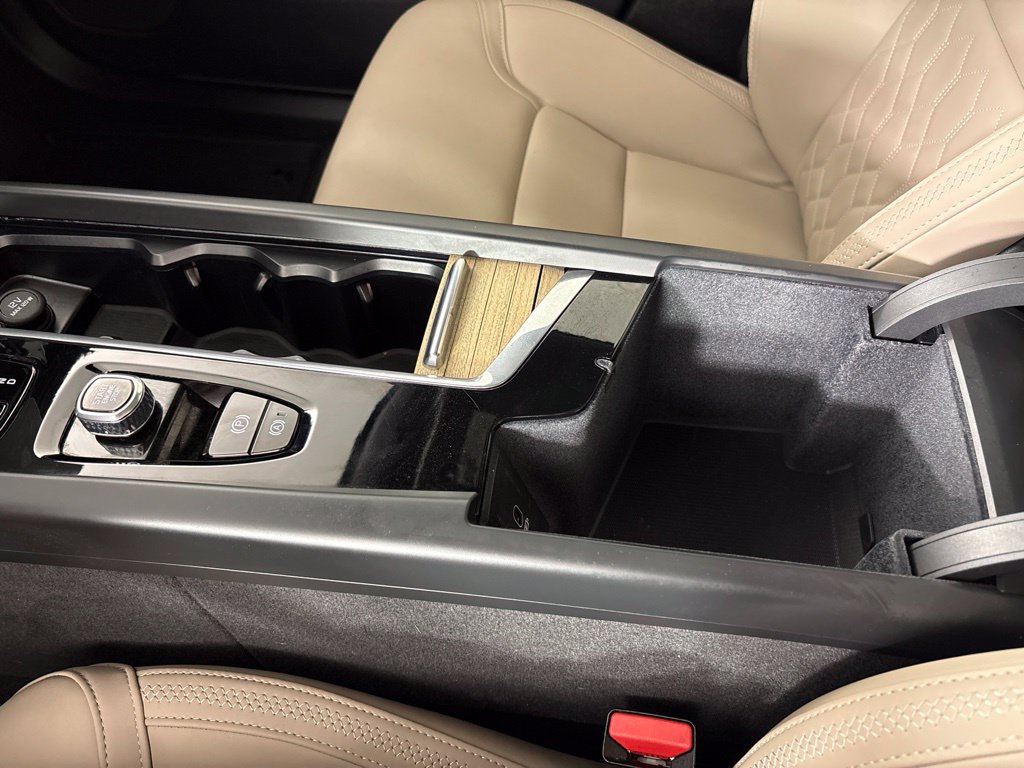 Used 2026 Volvo XC60 B5 Plus AWD/4WD image 43