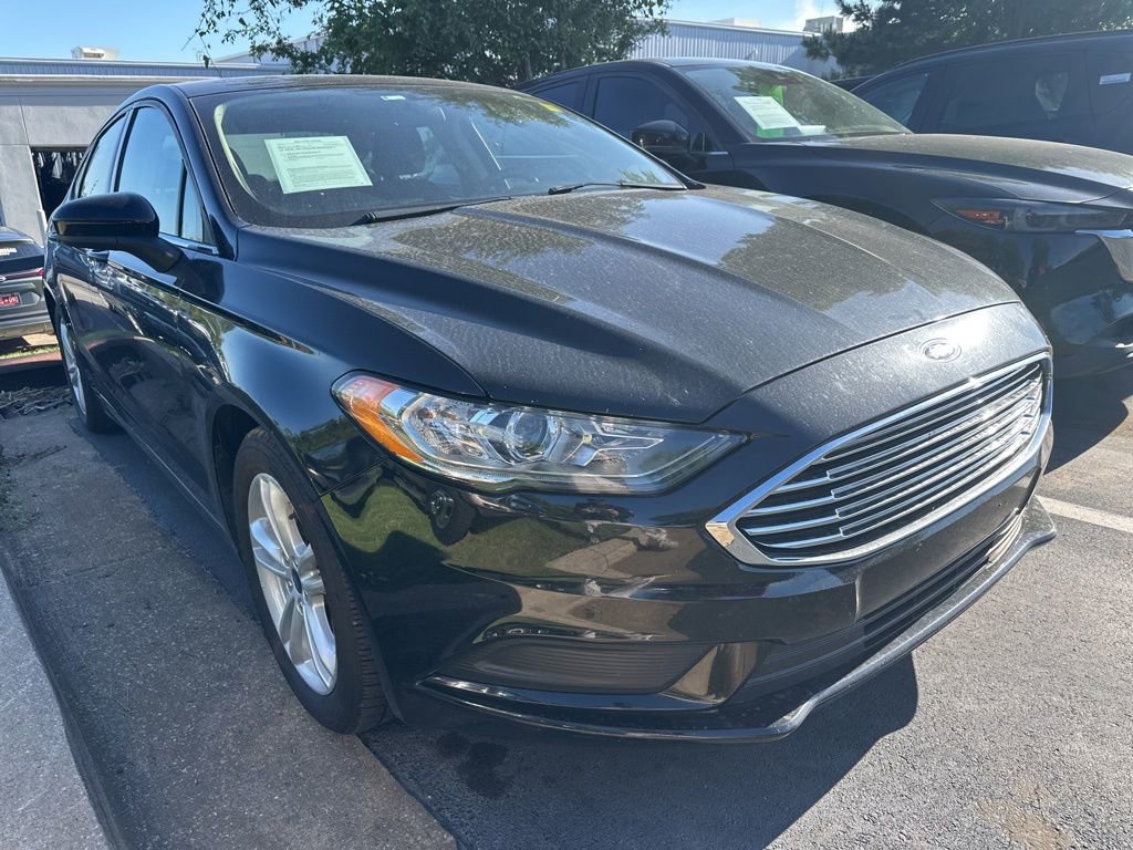 Used 2018 Ford Fusion SE FWD image 2