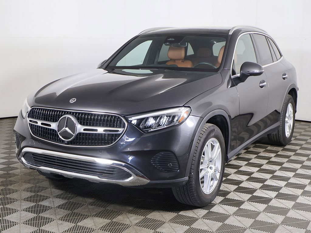 Used 2025 Mercedes-Benz GLC 300 4MATIC image 9