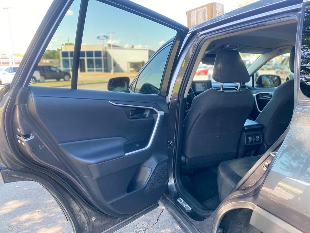 Used 2022 Toyota RAV4 LE AWD/4WD image 27