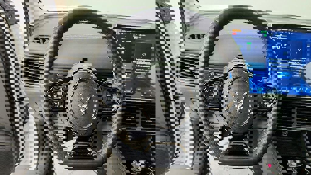 Used 2023 VinFast VF 8 Eco image 13