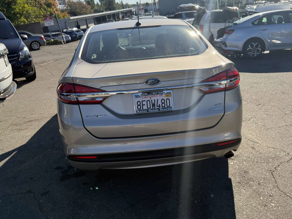 Used 2018 Ford Fusion SE image 4