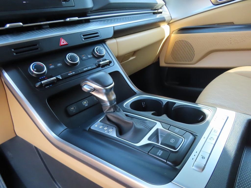 Used 2024 Kia Carnival LX FWD image 20