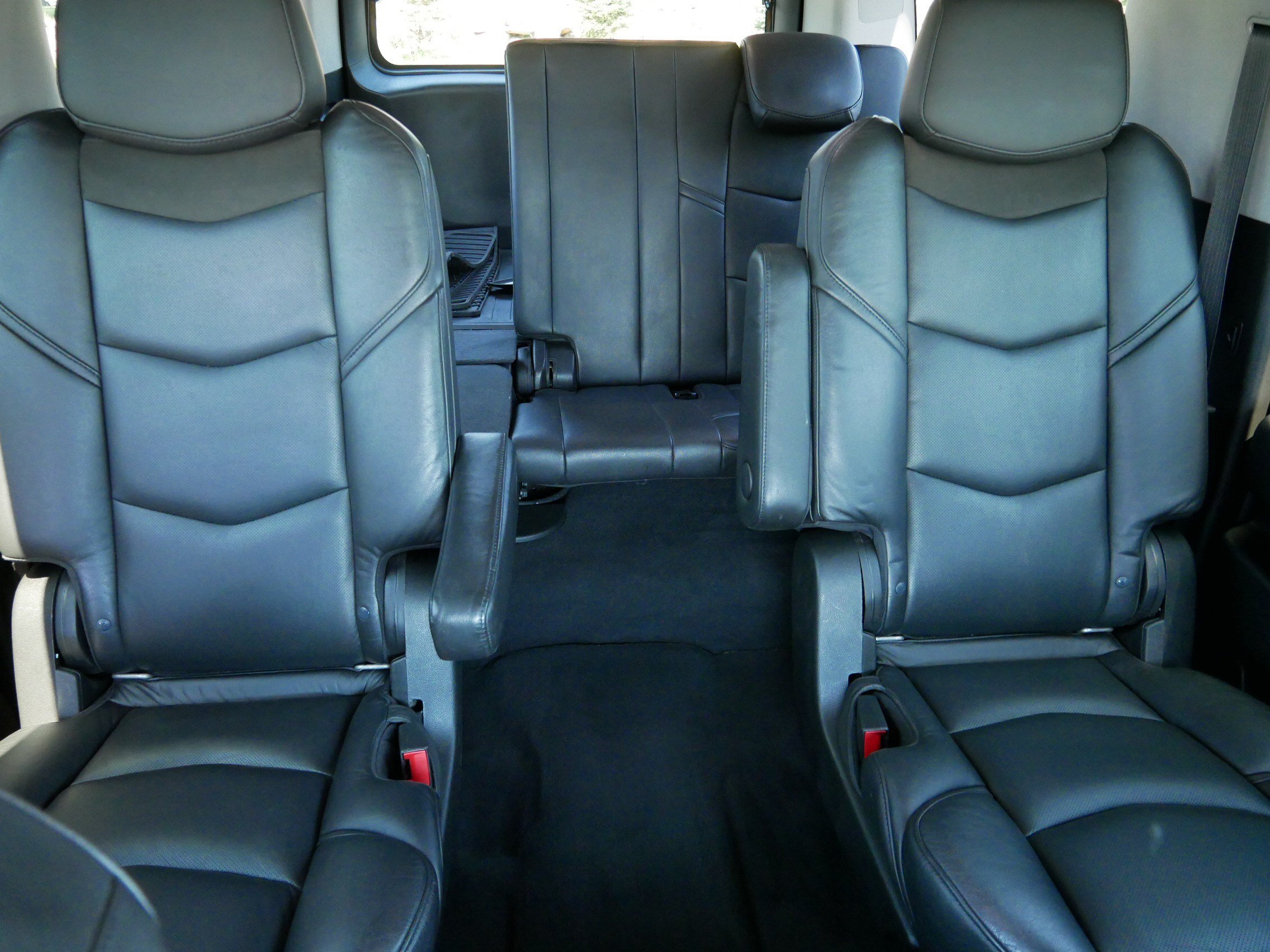 Used 2019 Cadillac Escalade ESV Premium Luxury AWD/4WD image 13