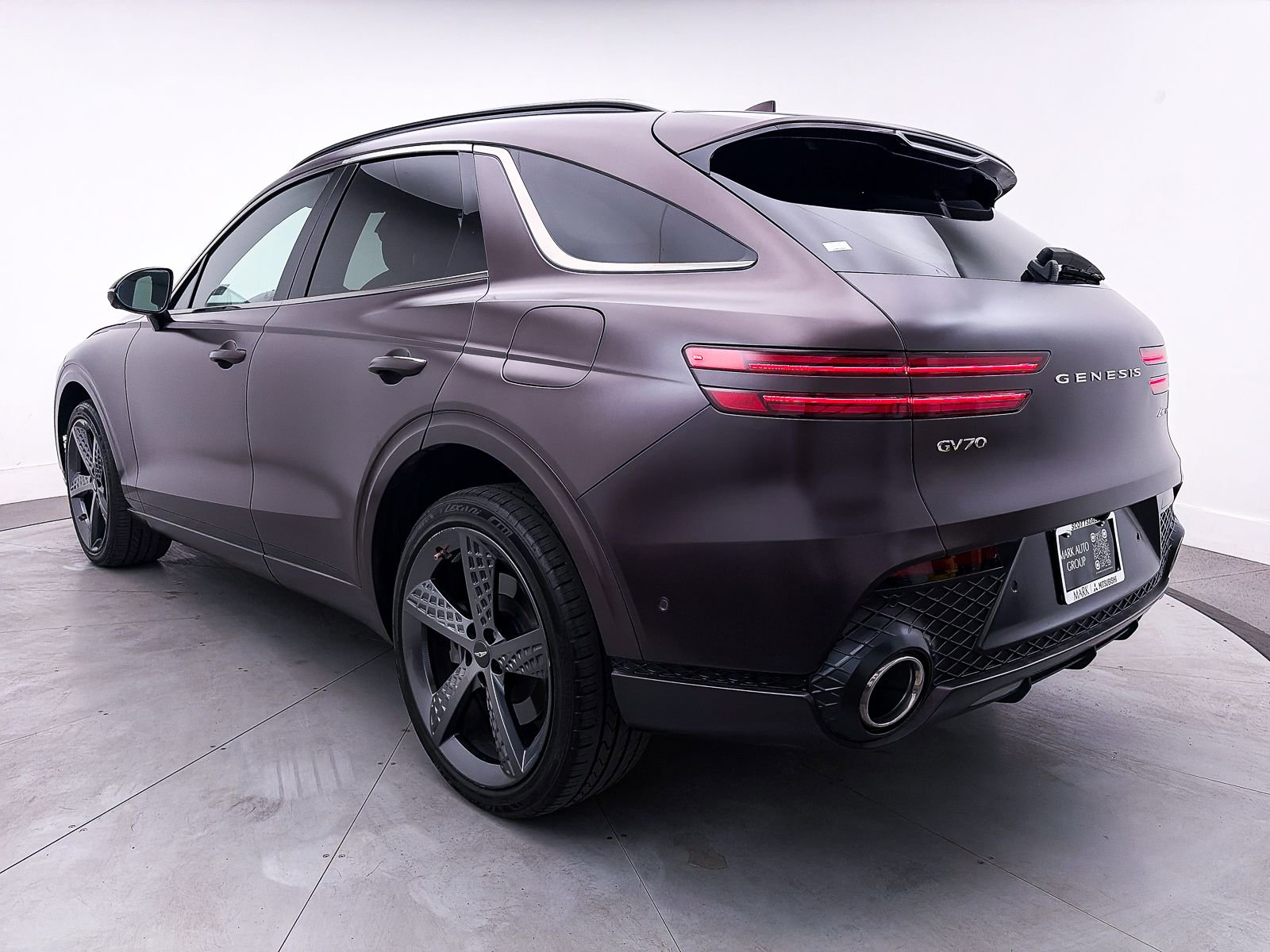 Used 2022 Genesis GV70 3.5T Sport w/ Sport Prestige Package AWD/4WD image 16