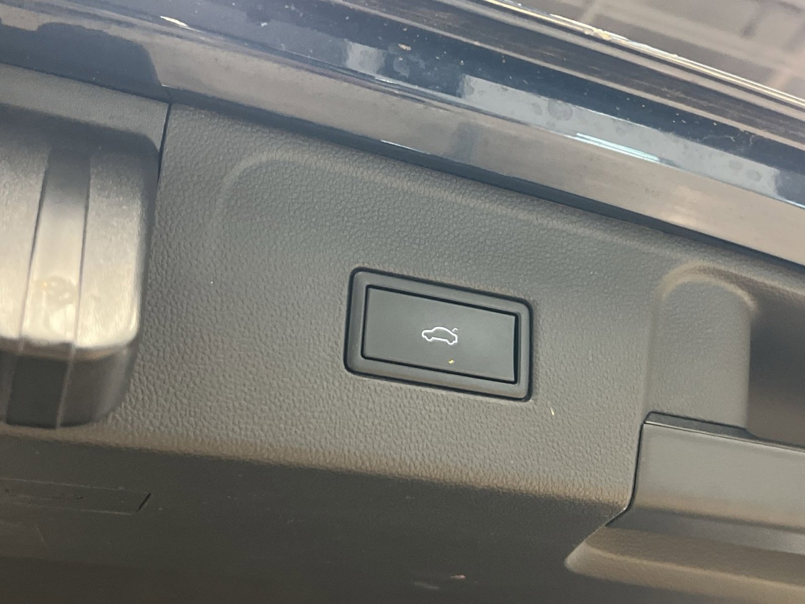 Used 2019 Volkswagen Atlas SE FWD image 24