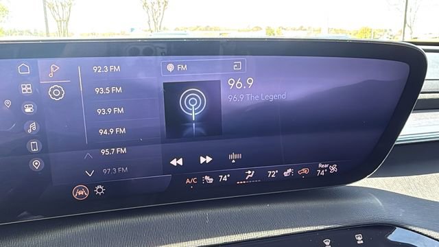 Used 2025 Buick Enclave Preferred image 19