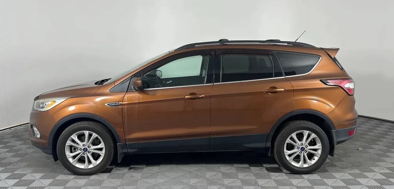 Used 2017 Ford Escape SE w/ SE Leather Comfort Package AWD/4WD image 3