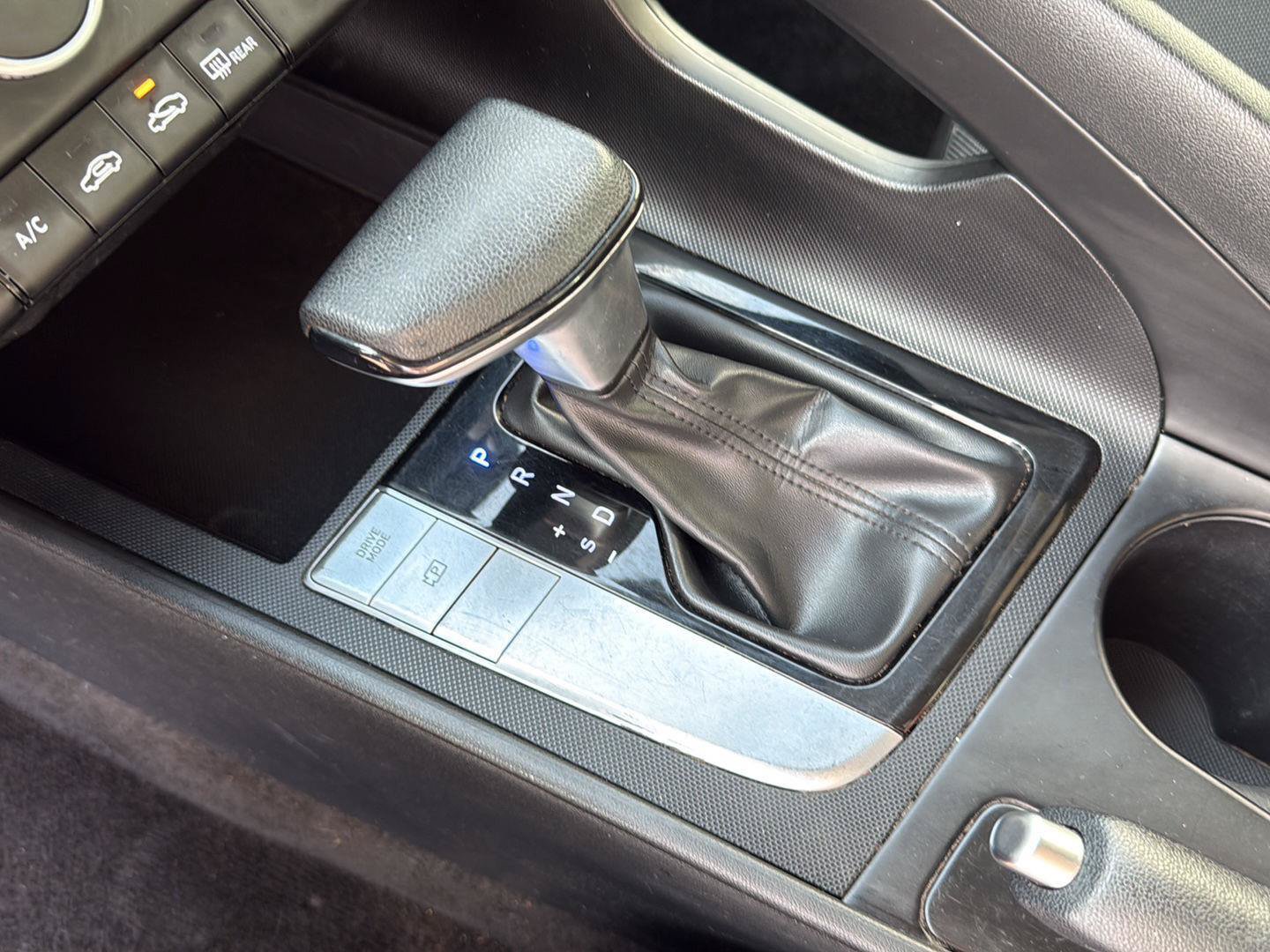 Used 2024 Hyundai Elantra SE FWD image 23