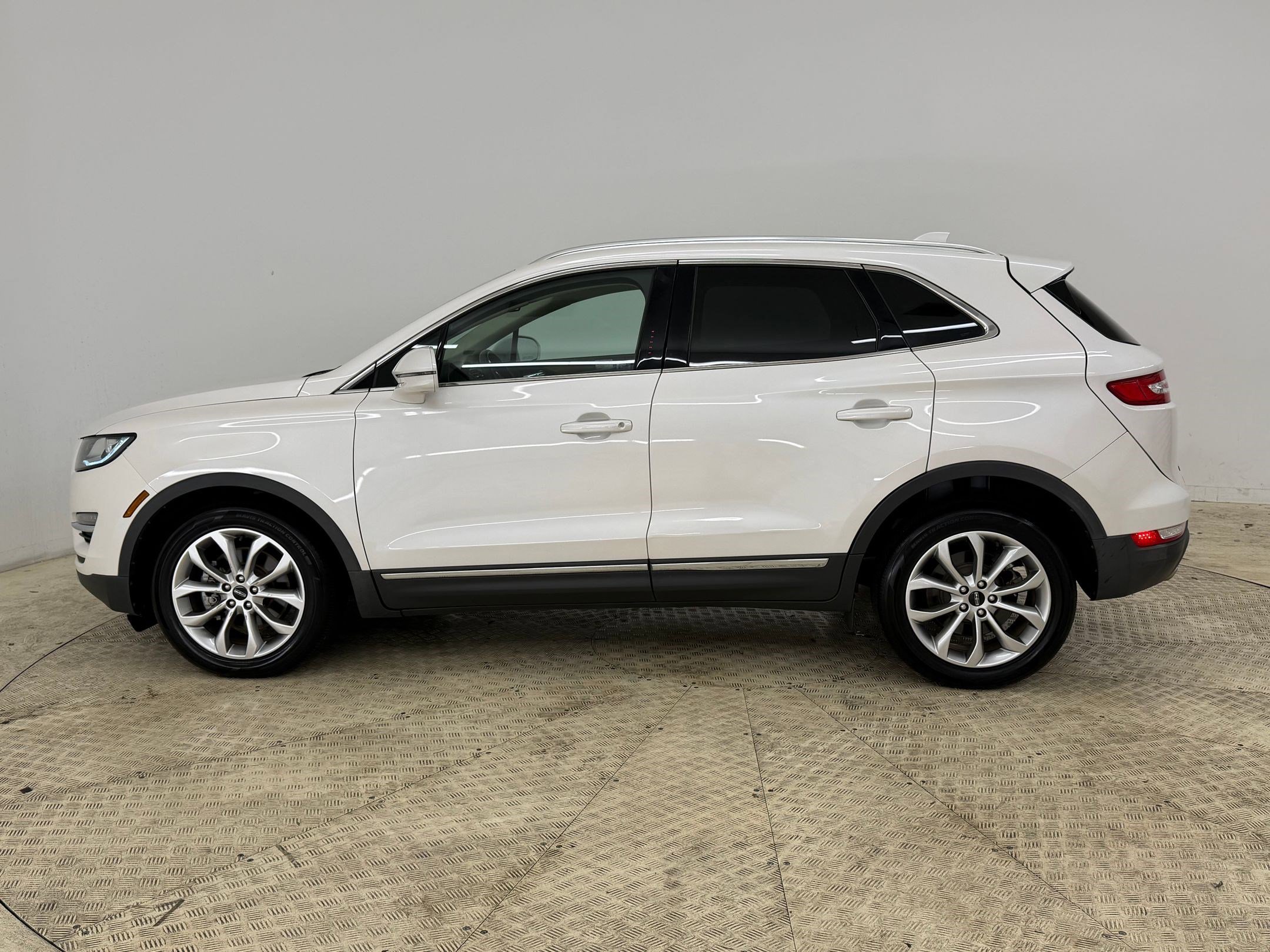 Used 2019 Lincoln MKC Select w/ Select Plus Package image 2