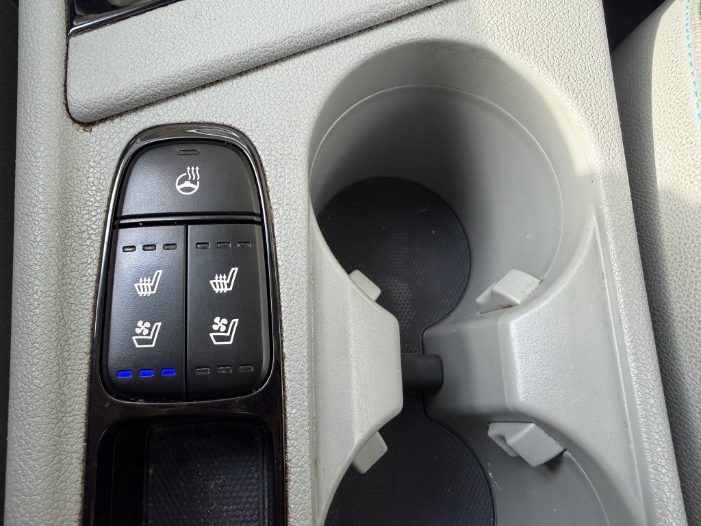 Used 2019 Kia Niro EX Premium w/ Sunroof Package FWD image 27