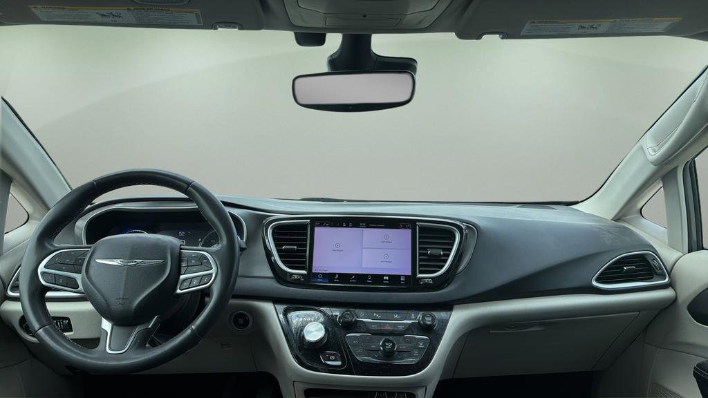 Used 2022 Chrysler Pacifica Touring-L FWD image 4