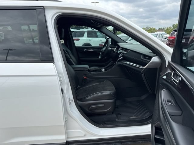 Used 2023 Jeep Grand Cherokee Altitude AWD/4WD image 19