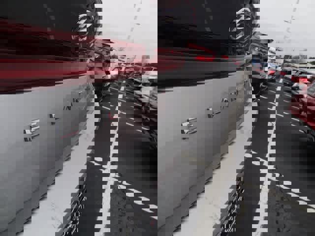 Used 2023 Hyundai Elantra Limited image 27