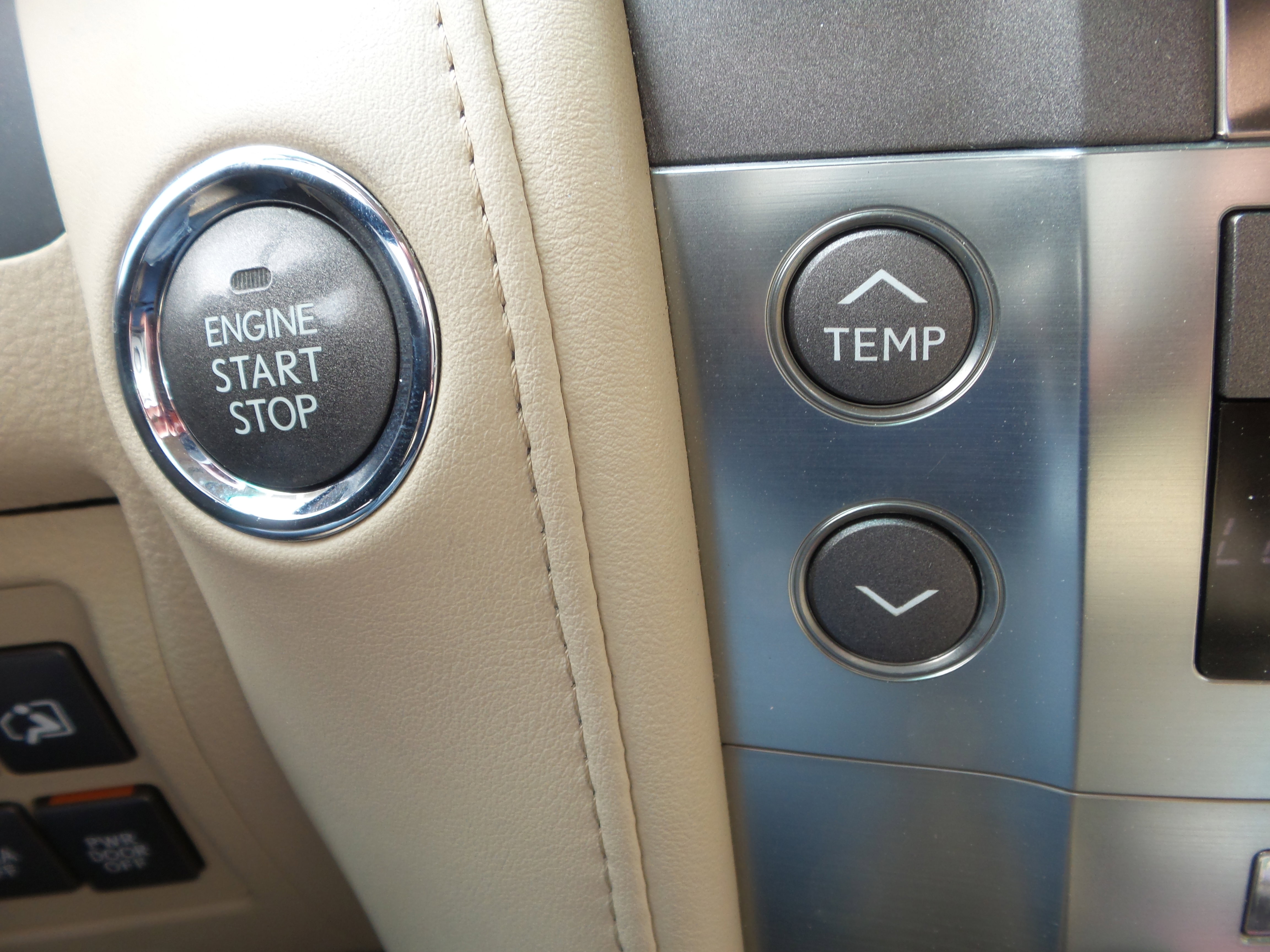 Used 2011 Lexus LX 570 4WD image 12