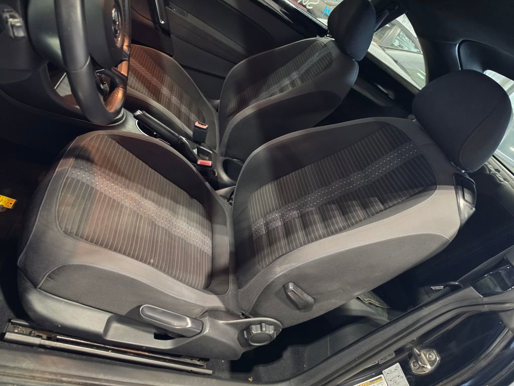 Used 2012 Volkswagen Beetle 2.0T image 6