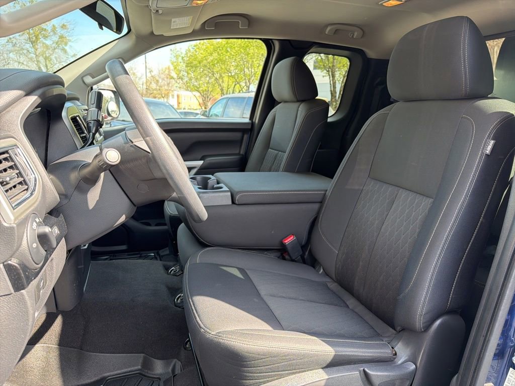Used 2019 Nissan Titan SV image 23