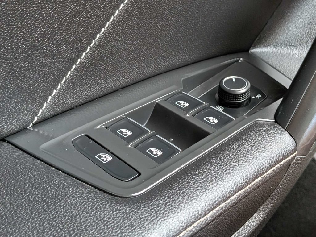 Used 2023 Volkswagen Tiguan SE R-Line FWD image 31
