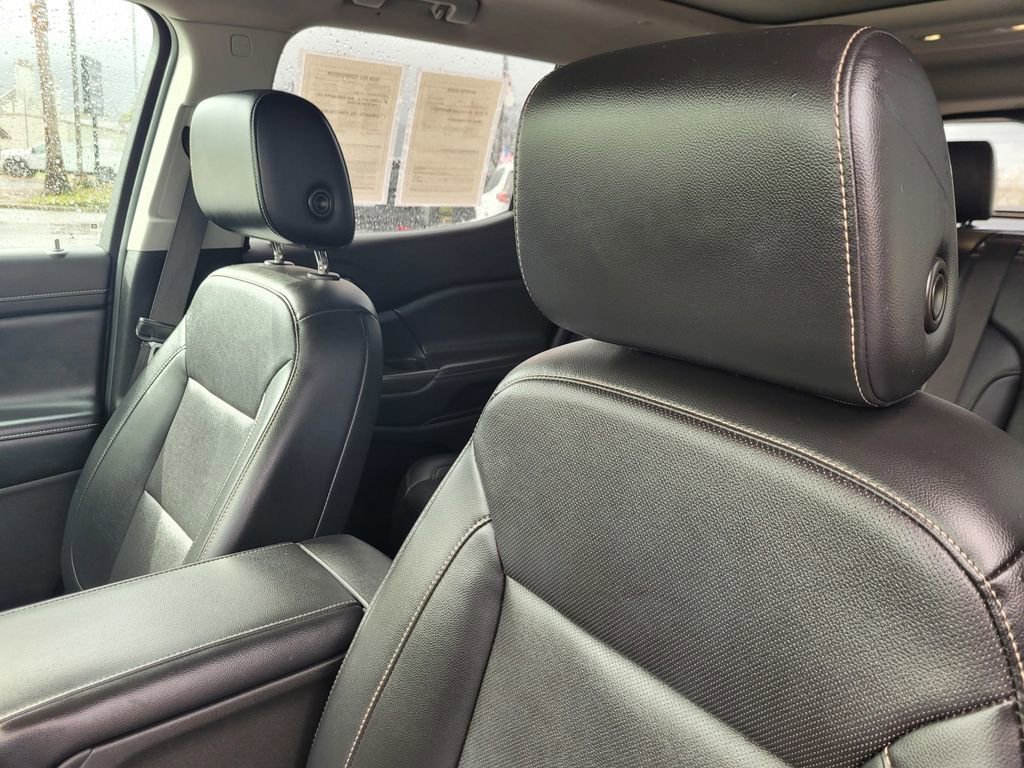 Used 2021 GMC Acadia SLT w/ Preferred Package image 16