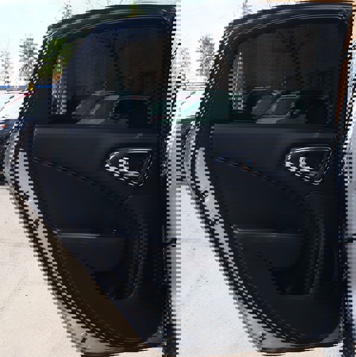 Used 2017 Chrysler 200 Limited Platinum image 32