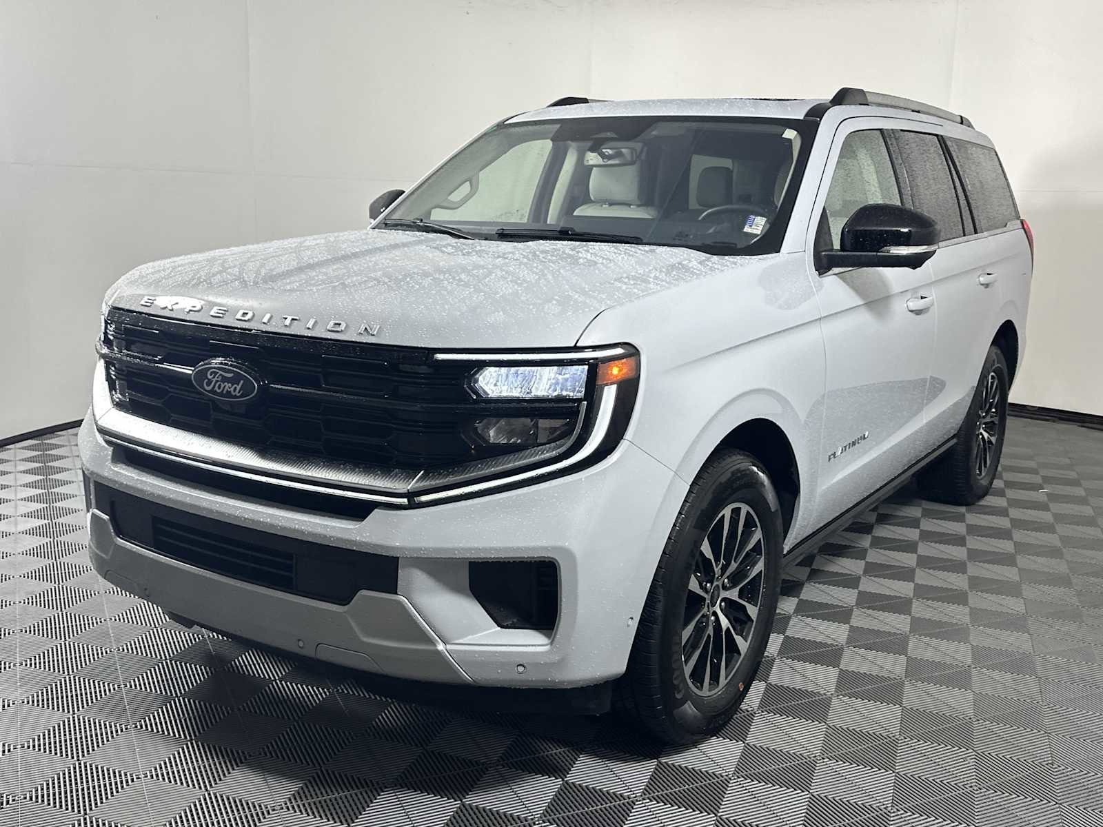 Used 2025 Ford Expedition Platinum image 3