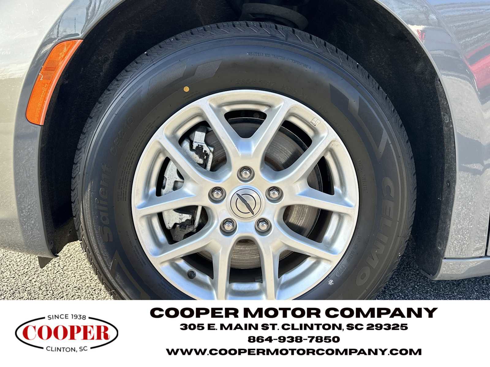 Used 2023 Chrysler Pacifica Touring-L image 11