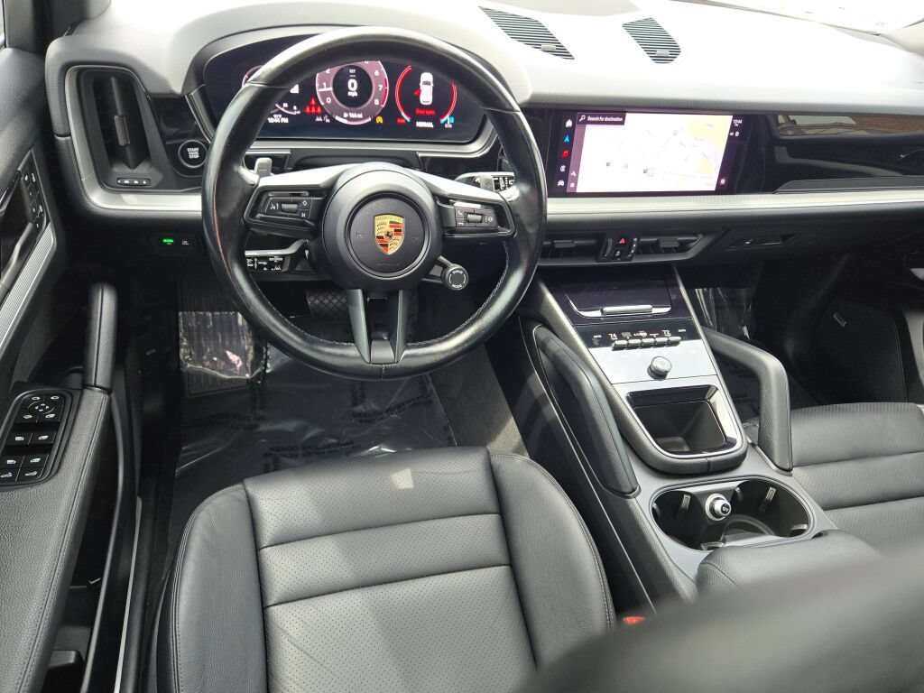 Used 2024 Porsche Cayenne AWD/4WD image 26