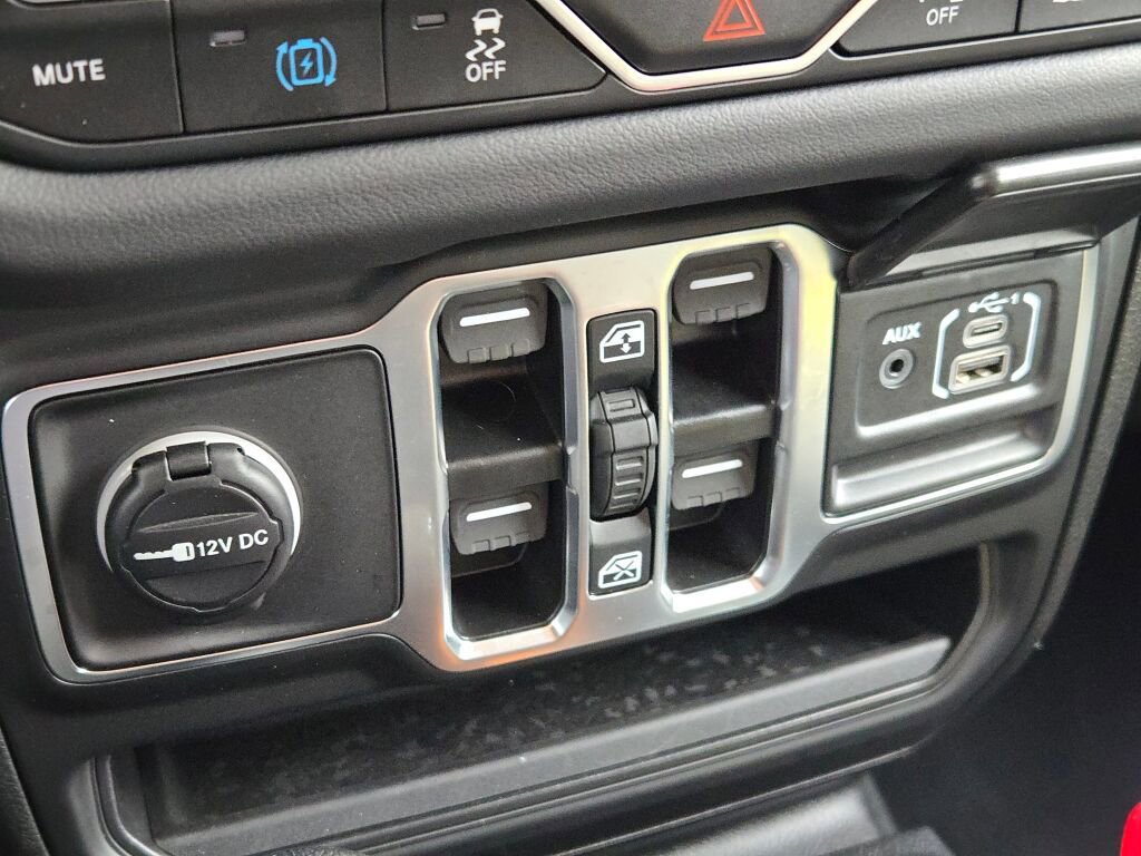 Certified 2025 Jeep Wrangler Unlimited Sahara w/ Safety Group image 25