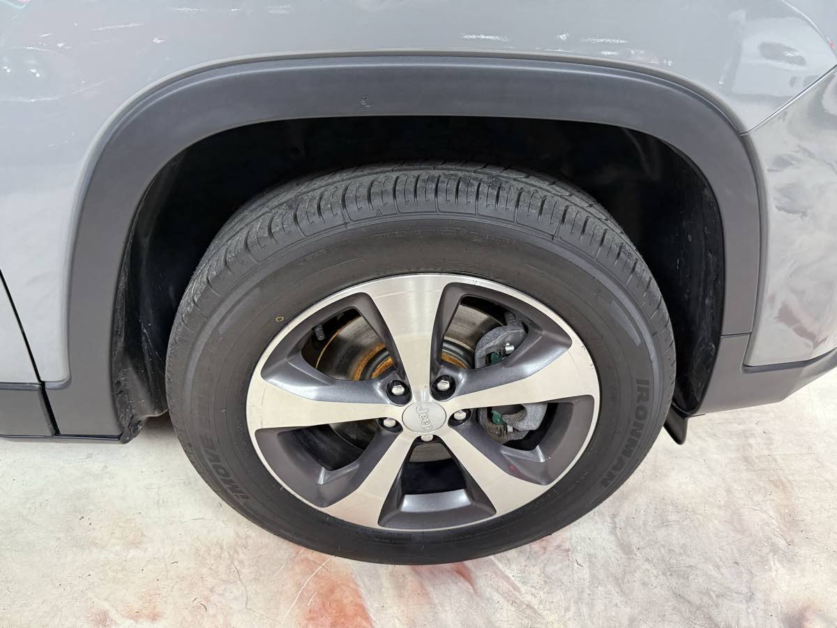 Used 2020 Jeep Cherokee Limited AWD/4WD image 38