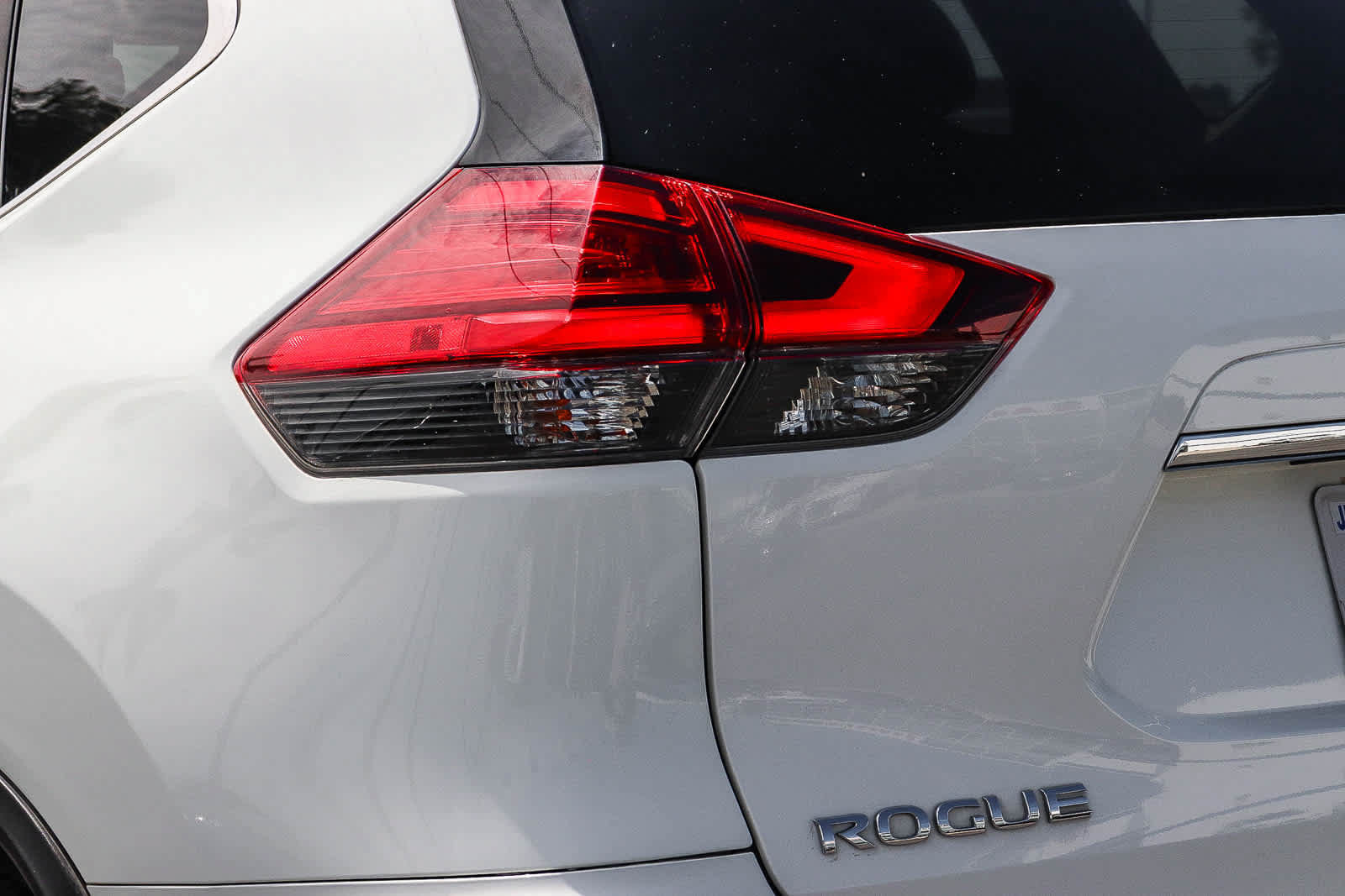 Used 2017 Nissan Rogue SV FWD image 11