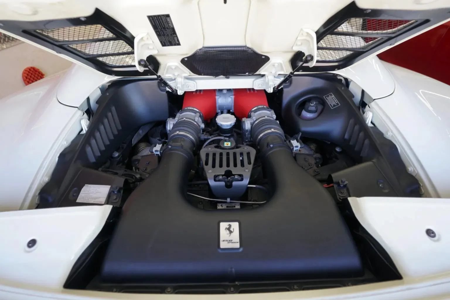 Used 2013 Ferrari 458 Spider RWD image 11
