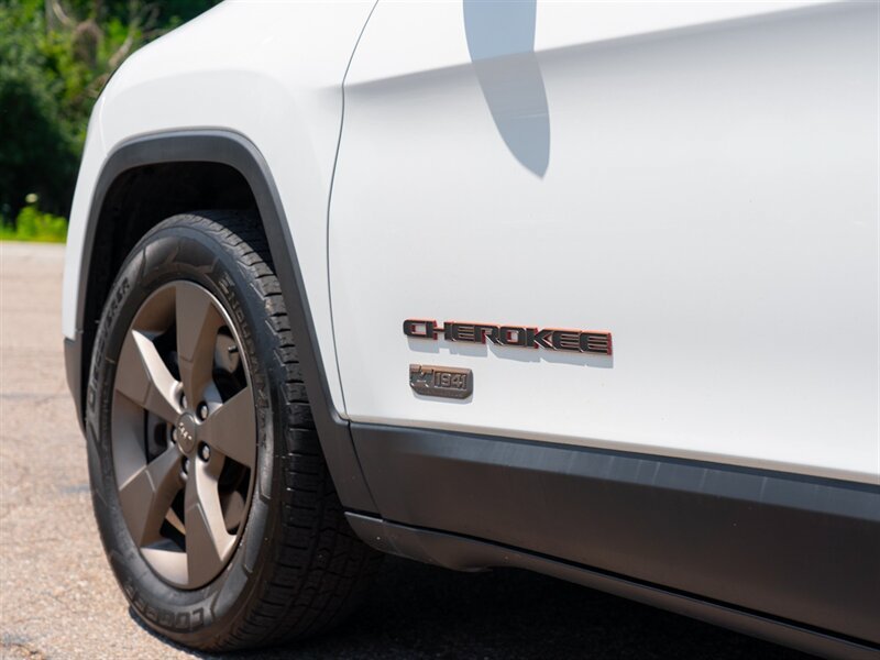 Used 2017 Jeep Cherokee 75th Anniversary AWD/4WD image 11