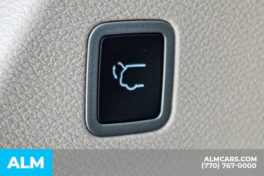 Used 2024 Chrysler Pacifica Touring-L image 27