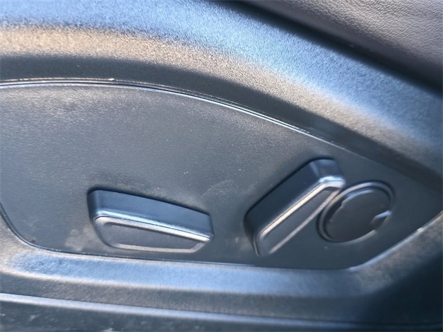 Used 2022 Ford Explorer XLT w/ Equipment Group 202A image 13