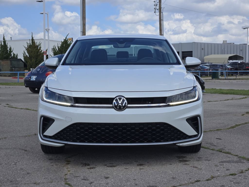 Used 2025 Volkswagen Jetta SE w/ Black Wheel Package image 2