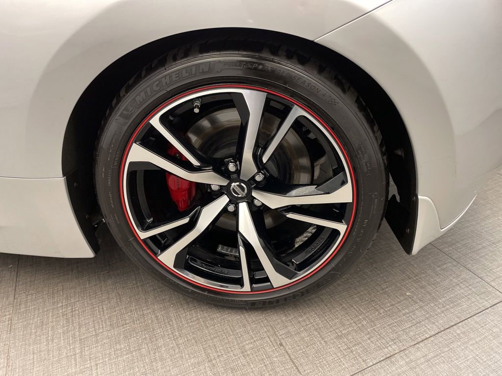 Used 2020 Nissan 370Z Coupe RWD image 8