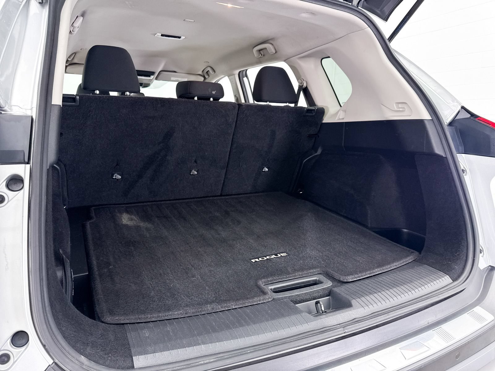Used 2022 Nissan Rogue SV FWD image 30