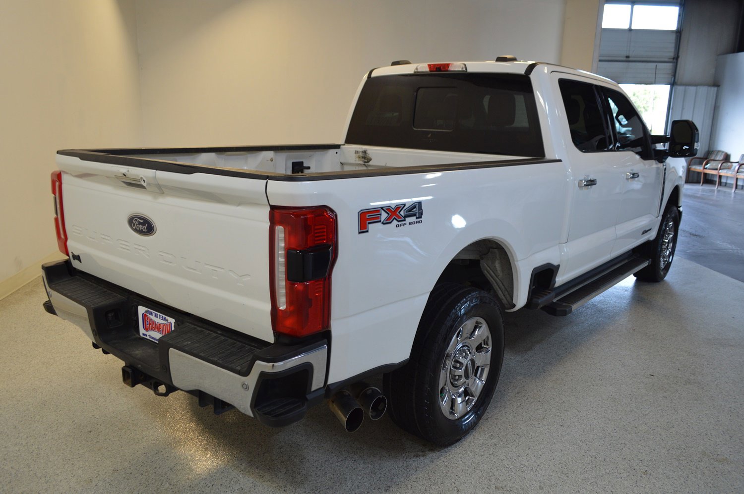 Used 2023 Ford F250 Lariat w/ Chrome Package image 3