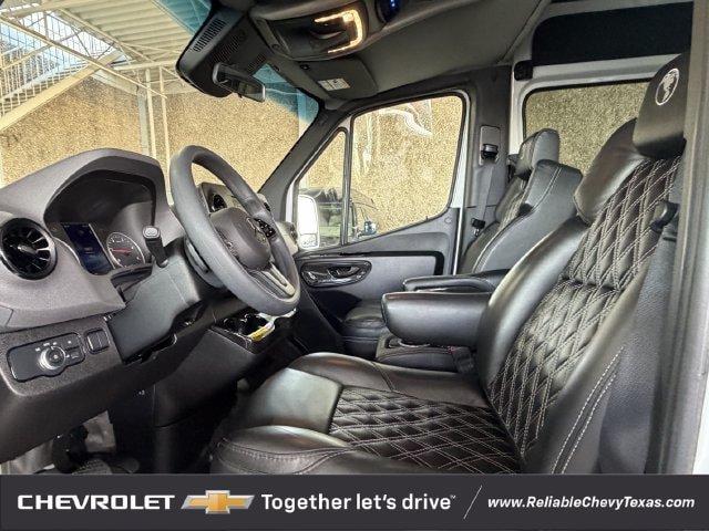 Used 2024 Mercedes-Benz Sprinter 2500 image 9