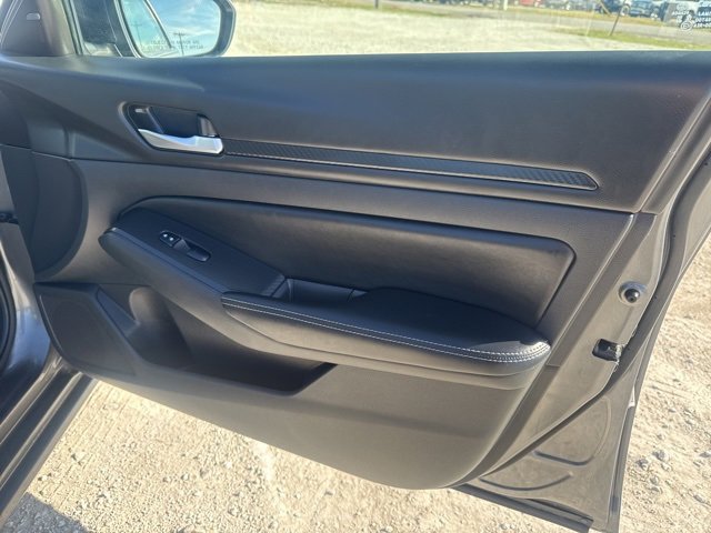 Used 2024 Nissan Altima 2.5 SV image 16