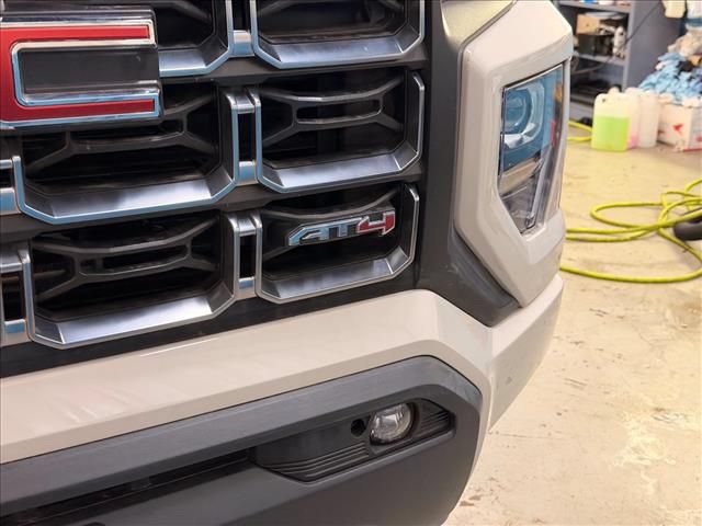Used 2026 GMC Canyon AT4 w/ Technology Plus Package AWD/4WD image 8