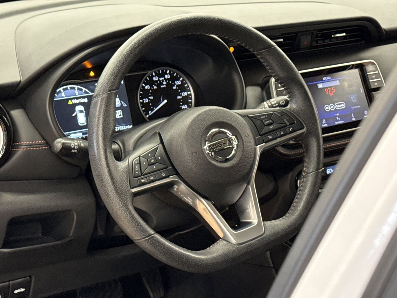 Used 2018 Nissan Kicks SR w/ Premium Package FWD image 17
