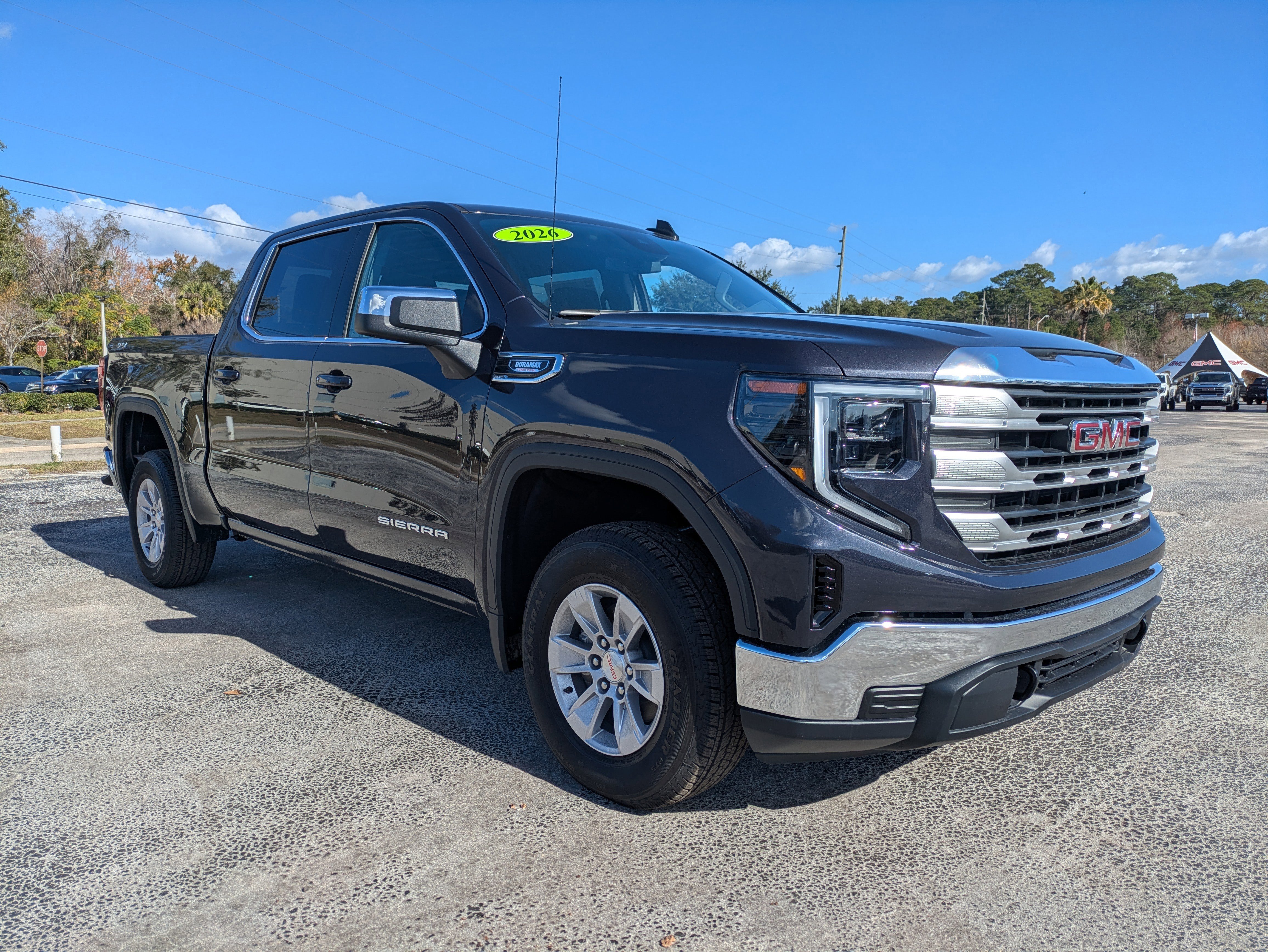 New 2026 GMC Sierra 1500 SLE image 2