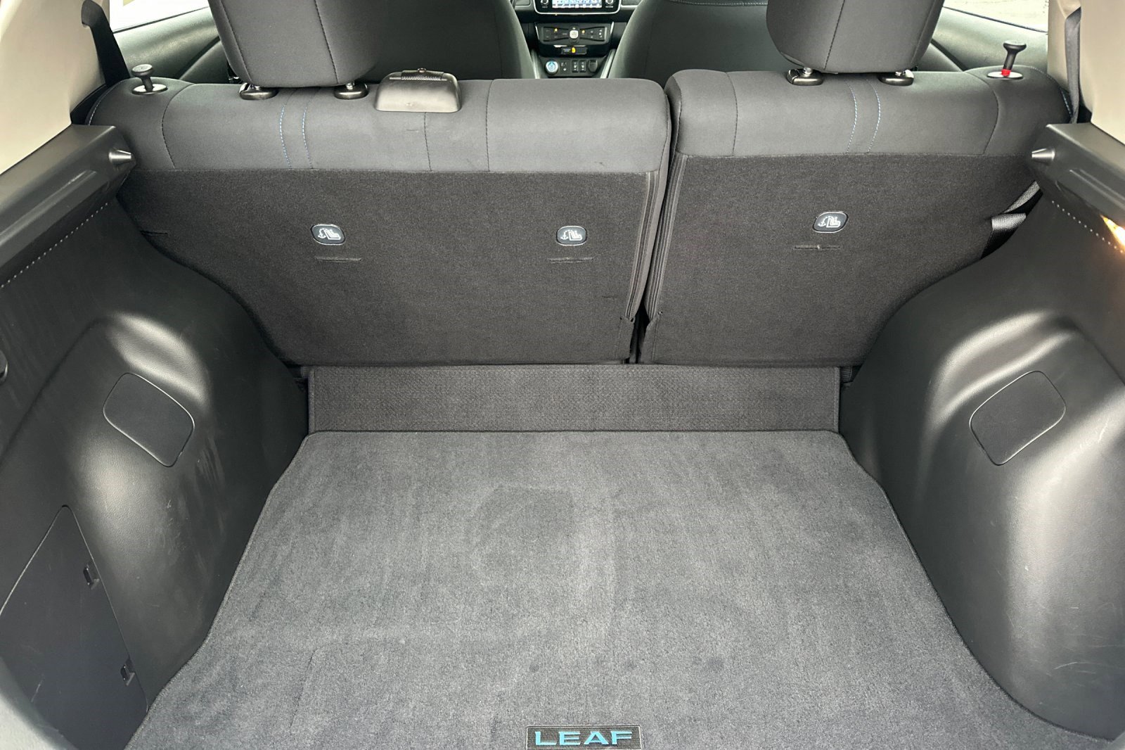 Used 2019 Nissan Leaf SV w/ SV All Weather Package image 18