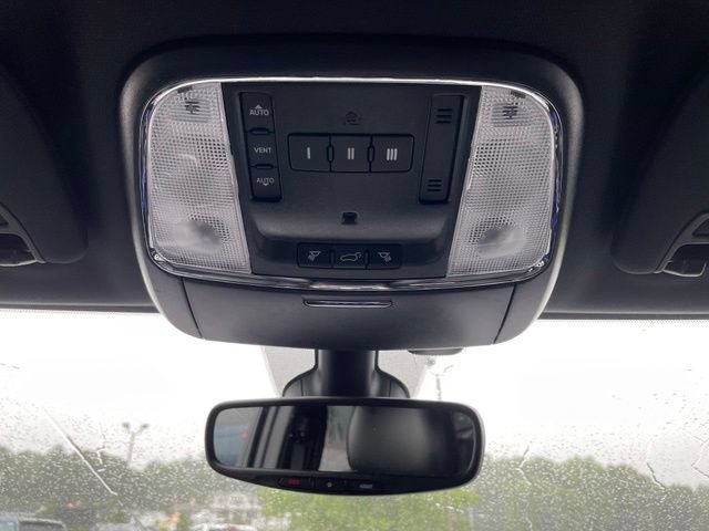 Used 2019 Jeep Grand Cherokee Limited AWD/4WD image 24