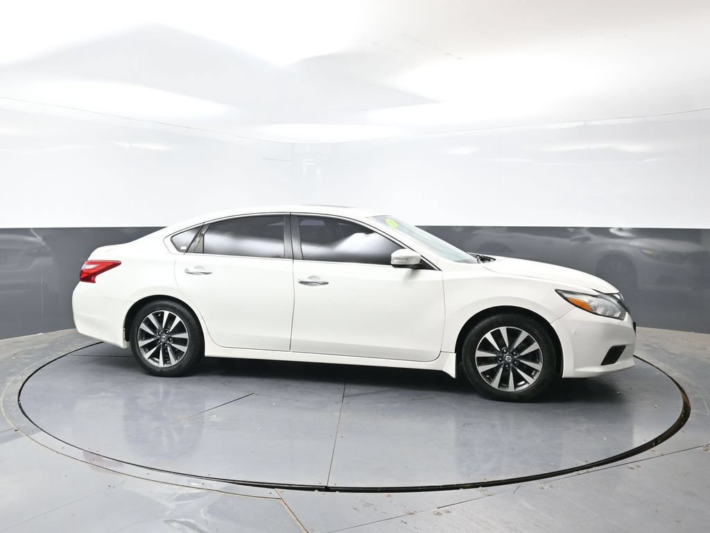 Used 2016 Nissan Altima 2.5 SL w/ 2.5 Technology Package FWD image 4